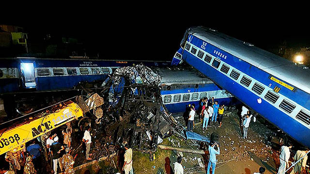 Many are feared dead and 400 are estimated trapped after a train accident in Odisha